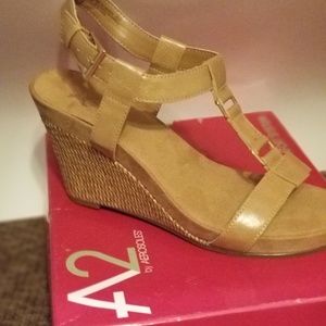 AEROSOLES Shoes - Aerosoles Nude Wedge Sandals Size 11 AEROSOLES Shoes - Aerosoles Nude Wedge Sandals Size 11